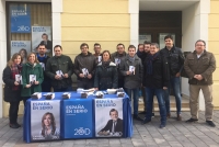 05-12-2015: Mesa informativa del PP en Almansa.