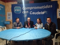 01-12-2015: Francisco Molinero y Fermín Gómez, candidatos al Congreso, informaron del programa electoral en Caudete.