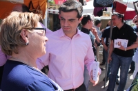 10-05-2015: Javier Cuenca visita el mercado de Aguas Nuevas.