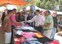 10-05-2015: Javier Cuenca visita el mercado de Aguas Nuevas.