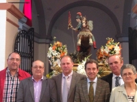 25-04-2014: El diputado regional, Antonio Martínez, y el diputado provincial, Angel Salmerón, junto al alcalde de Golosalvo, José Antonio Piqueras, y miembros de la Corporación, durante las fiestas de San Jorge.