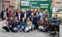 11-04-2015: El candidato del Partido Popular a la Alcaldía de Albacete, Javier Cuenca, ha participado en el inicio de las actividades de la II Ruta de Compras que ha organizado la Asociación de Empresarios del Bulevar de Isabel La Católica y Menéndez Pidal (ASEBU).