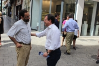 11-06-2016: Molinero, candidato al Congreso, en la mesa informativa de Albacete.