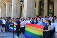 13-06-2016: Minuto de silencio en el Ayuntamiento de Albacete para condenar los atentados de Orlando, con presencia de los candidatos del PP al Congreso y Senado.