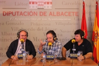 14-09-2012: El secretario general del PP-CLM, Vicente Tirado, y el coordinador de Organización del PP-CLM, Antonio Serrano, en el stand de la Diputación, promocionando la feria taurina de Albacete.