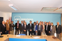 22-10-2012: Reunión del presidente Francisco Nuñez con el comité asesor del PP, en la sede provincial.