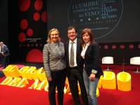 25-10-2013: Los diputados nacionales por Albacete, Maravillas Falcón, Irene Moreno y Francisco Molinero, en la I Cumbre del Vino.