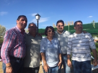 10-10-2015: El presidente del PP, Paco Núñez, junto con los portavoces del PP en Hellín y Villaverde de Guadalimar, asistieron a la comida popular de las fiestas de La Herrera.