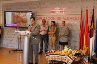 09-09-2012: El presidente de la Diputación y del PP de Albacete, Francisco Núñez, promociona los valores de Ossa de Montiel, en la Feria de Albacete.