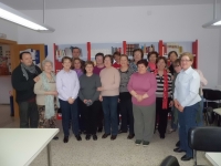 04-04-2014: El diputado provincial de Cultura, Fermín Gómez, con el Club de Lectura de Mahora.