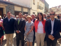 14-09-2015: El presidente del PP, Paco Núñez, junto con otros cargos públicos, acompañaron a la portavoz de Villapalacios, Maribel Serrano, en las fiestas locales.