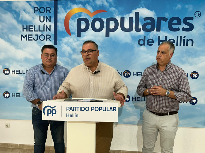Rueda de prensa de Bernardo Ortega en la sede del PP de Hell&iacute;n.