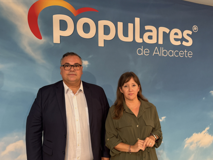 Bernardo Orteg y Tania Andicoberry, en la sede del PP de Albacete.