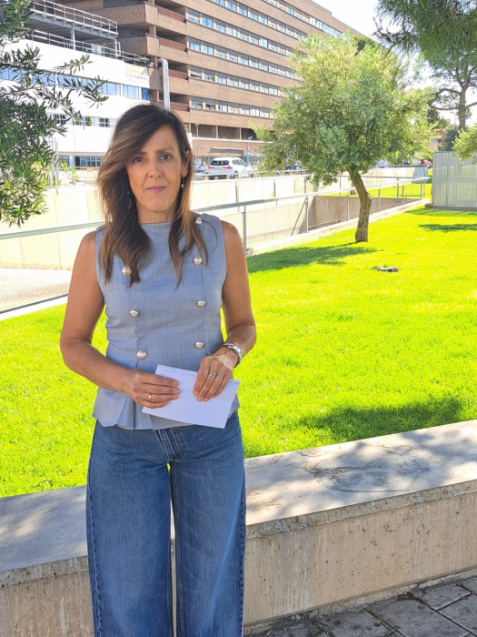 Mar&iacute;a Gil, junto al Complejo Hospitalario Universitario de Albacete.