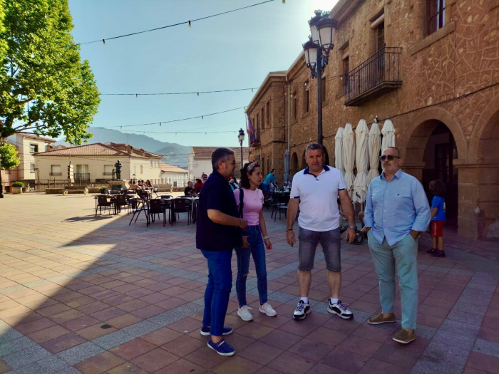 El PP de Ri&oacute;par, junto al diputado regional Juan Antonio Moreno y el coordinador comarcal del PP, Paco Vizca&iacute;no.
