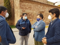 Manuel Serrano durante su visita a Villapalacios