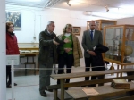 Carmen Bayod en las istalaciones del museo del niño, con Francisco García y el concejal Francisco Díaz de Prado.