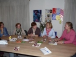 Carmen Bayod acompañada en la reunión por la concejala Maravillas Falcón.