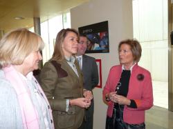 Cospedal visita una exposiciÃ³n de Manos Unidas en Albacete.