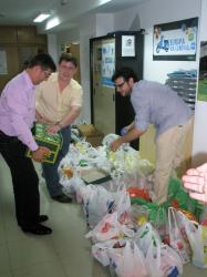 Recogida de alimentos en la sede del PP.