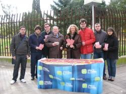 Mesa informativa en el Campus.