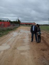 Acceso a los polígonos de La Gineta.