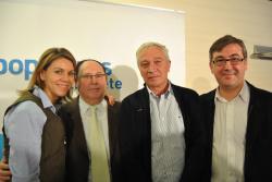 Los homenajeados, junto a María Dolores Cospedal y Marcial Marín.