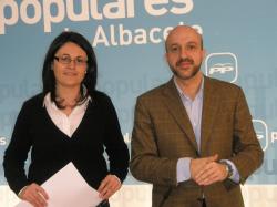 Amalia Gutiérrez y Juan Marcos Molina, en la sede provincial del PP.