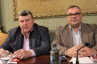Antonio Serrano y Bernardo Ortega, durante el Pleno de la Diputación de Albacete.