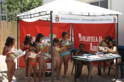 Biblioteca en la piscina municipal.