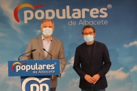 Paco Cañizarez y Antonio Martínez, en la sede provincial del PP de Albacete.
