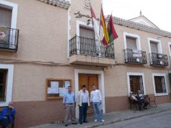 Francisco GonzÃ¡lez, Antonio Serrano y Juan Carlos MartÃ­nez, en el Ayuntamiento de LiÃ©tor.