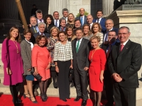 Los parlamentarios nacionales del PP-CLM, en el Congreso, junto a María Dolores Cospedal.