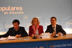 Carlos Floriano, Carmen Bayod y Marcial Marín, en la sede provincial.