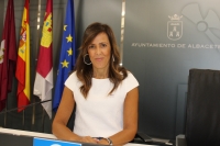 La concejal del Grupo Municipal del Partido Popular, María Gil, durante la rueda de prensa ofrecida en el Ayuntamiento de Albacete