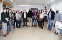 Manuel Serrano y los concejales del Grupo Popular durante la reunión mantenida con la nueva junta directiva de la Fava