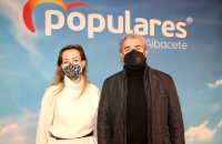 La diputada nacional, Carmen Navarro, y el senador Ramón Rodríguez durante la rueda de prensa ofrecida en la sede del PP de Albacete