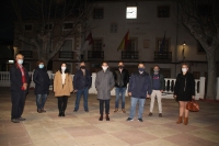 Manuel Serrano junto al alcalde de Alborea, José Luis Vidal, y su Equipo de Gobierno durante su visita al municipio