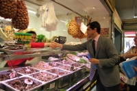 Javier Cuenca en el Mercado de Villacerrada.