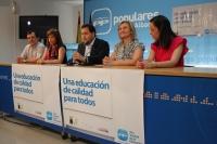 Francisco Núñez, Maravillas Falcón, Irene Moreno, Francisco Molinero y María Delicado en rueda de prensa.