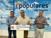 Rueda de prensa de Bernardo Ortega en la sede del PP de Hell&iacute;n.