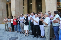 Minuto de silencio en la puerta del Ayuntamiento de Albacete.