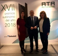 Las senadoras Rosario Soto y Rosario Rodríguez, junto al presidente de ATA, Lorenzo López Amor.