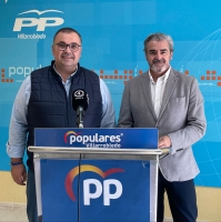 Bernardo Ortega y Ramón Rodríguez, en la sede del PP de Villarrobledo.