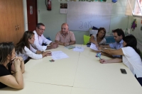 Reunión con la Asociación de Familiares de Enfermos de Alzheimer de La Roda.