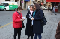 Mesa informativa del Partido Popular en la Plaza del Altozano de Albacete.