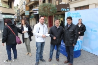 Mesa informativa del PP en la Calle Tinte de Albacete.
