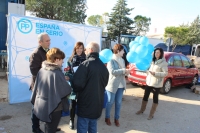 Mesa informativa del PP en el Mercadillo de Aguas Nuevas.