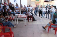 Encuentro con los vecinos en la Plaza de Santiago de Mora.