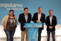 Cañizares, junto a los diputados regionales por Albacete.